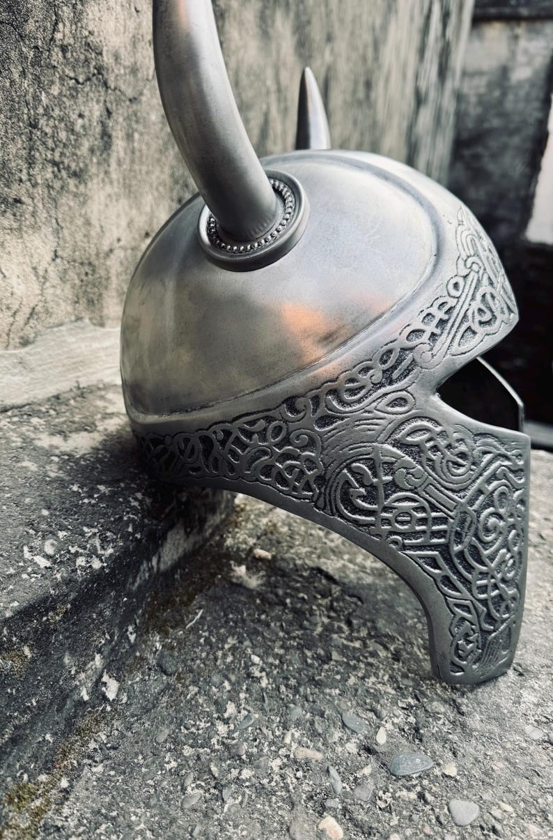 Hand-Forged Viking Horned Helmet with Engraved Norse Knotwork – Fantasy Barbarian Warrior Replica