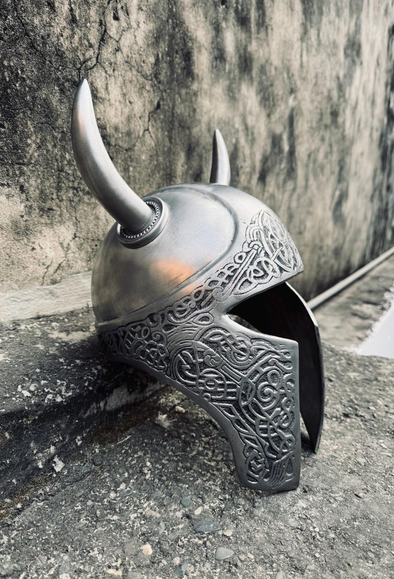 Hand-Forged Viking Horned Helmet with Engraved Norse Knotwork – Fantasy Barbarian Warrior Replica