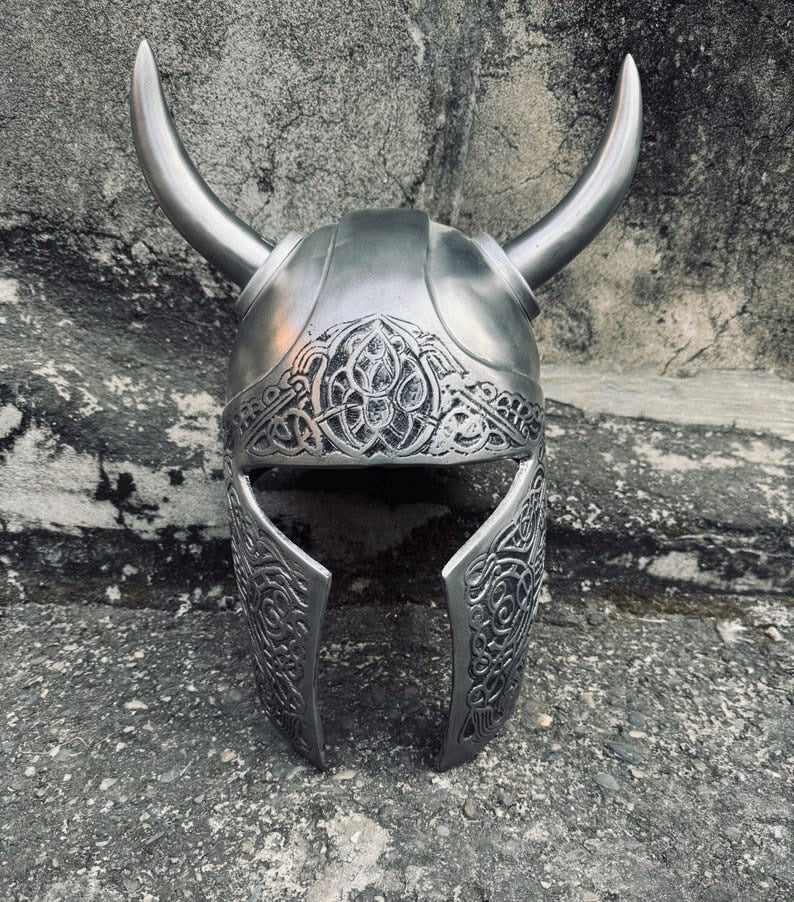 Hand-Forged Viking Horned Helmet with Engraved Norse Knotwork – Fantasy Barbarian Warrior Replica