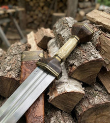 Hand Forged Roman Gladius Sword – High Carbon Steel Battle Ready Short Sword with Dual-Tone Wooden Hilt & Brass Accents